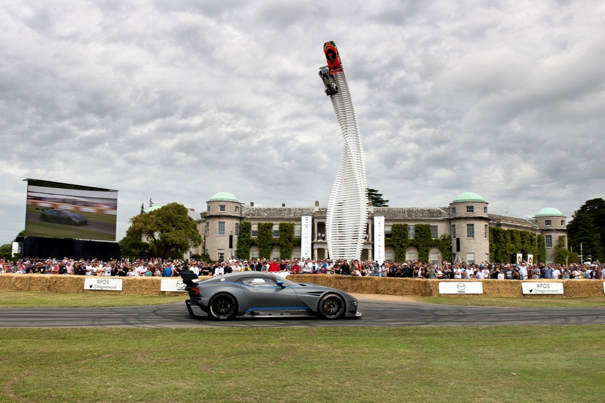 Aston Martin Vulcan 2016: Everything You Need To Know About The Upcoming Carbon Fiber Machine Aston Martin Vulcan 2016: Everything You Need To Know About The Upcoming Carbon Fiber Machine