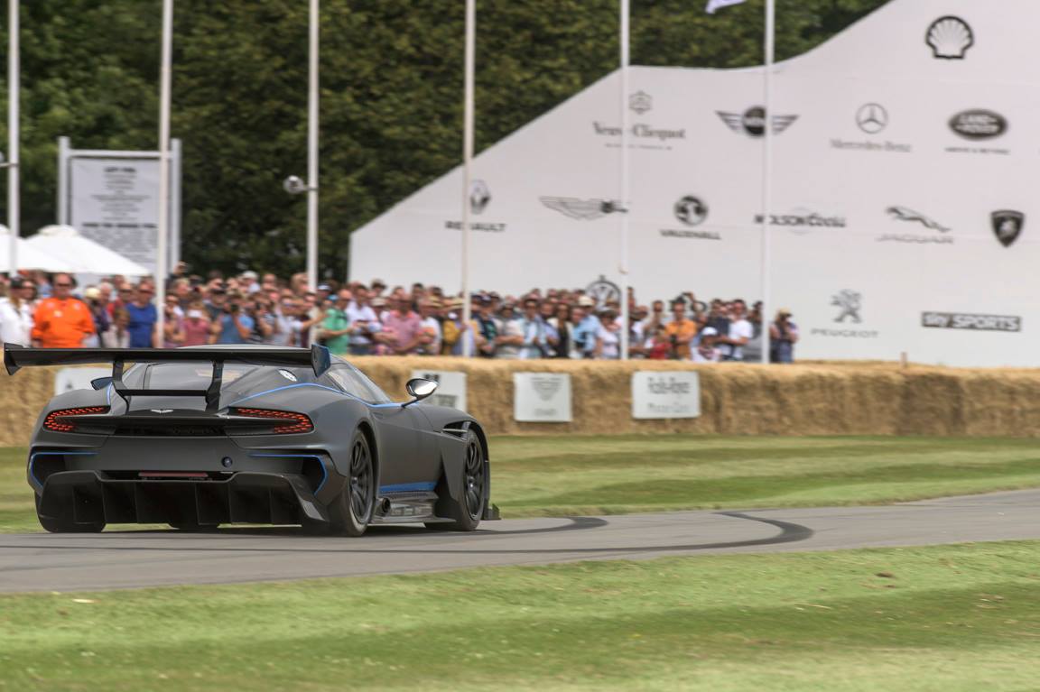 Aston Martin Vulcan 2016: Everything You Need To Know About The Upcoming Carbon Fiber Machine Aston Martin Vulcan 2016: Everything You Need To Know About The Upcoming Carbon Fiber Machine