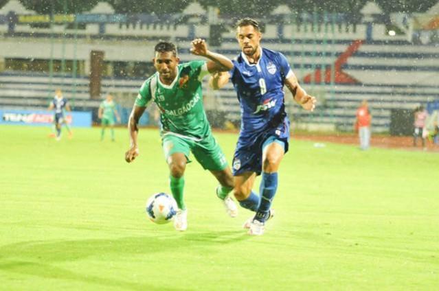 Robin Singh (blue jersey) in action for Bengaluru FC in an I-League game last season Robin Singh