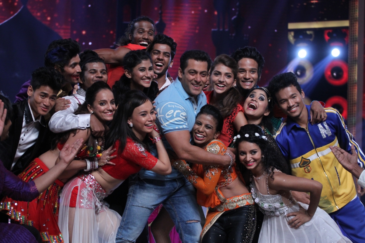 Salman Khan Promotes 'Bajrangi Bhaijaan' At Grand Premiere Of 'Dance India Dance 5'