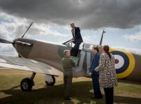 battle-of-britain-anniversary-prince-william-unveils-restored-rare-spitfire