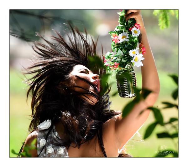 A Picture of Shruti Haasan Clicked by Ajith