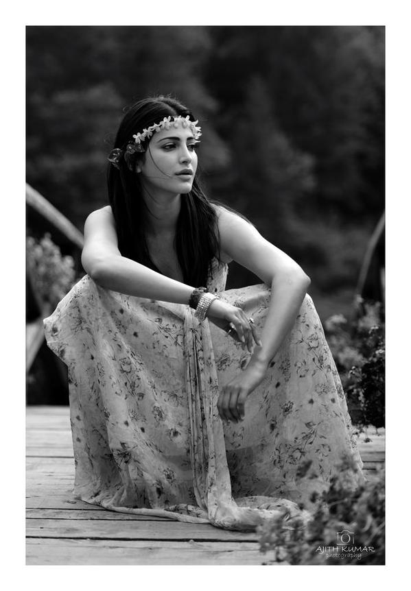 A Picture of Shruti Haasan Clicked by Ajith