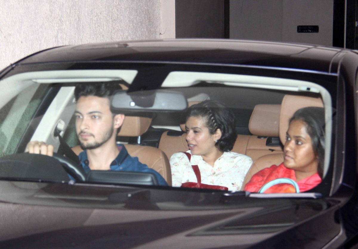 'Bajrangi Bhaijaan' Special Screening: Arpita Khan with husband Aayush Sharma 'Bajrangi Bhaijaan' Special Screening