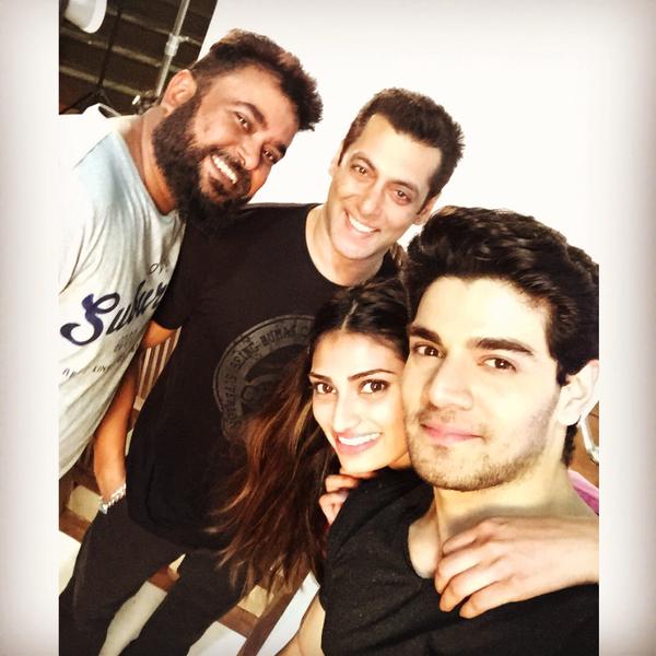 Sooraj Pancholi selfie with Salman Khan and Athiya Shetty