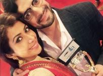 Ankita Bhargava, Karan Patel Pose with a trophy at ITA Awards 2015