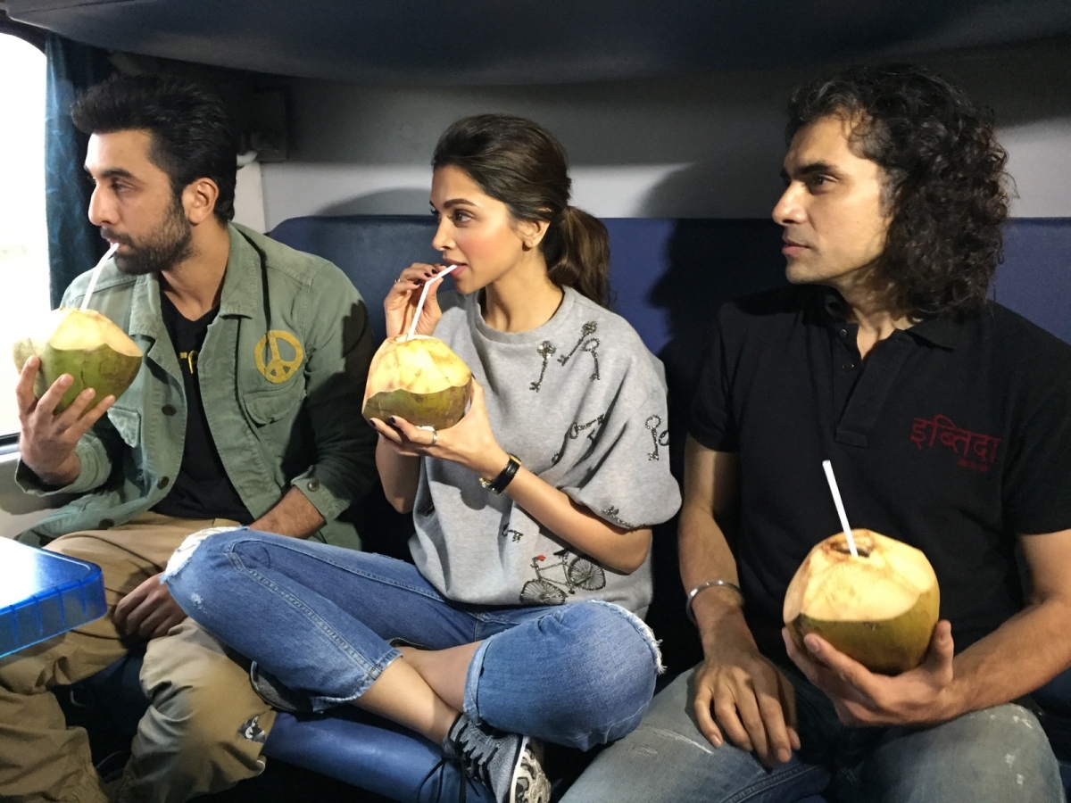 Ranbir Deepika train journey: 'Tamasha' team drinking coconut water ranbir deepika train journey