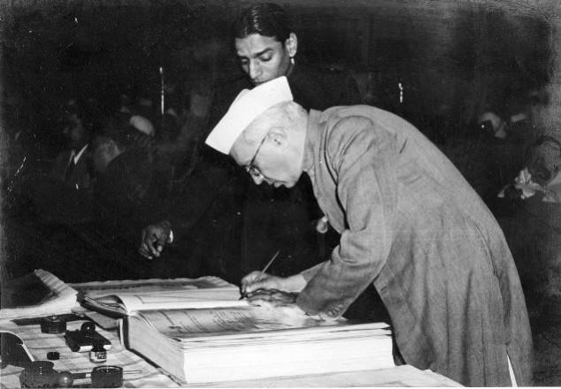 Jawahar Lal Nehru signing Indian Constitution Jawahar Lal Nehru