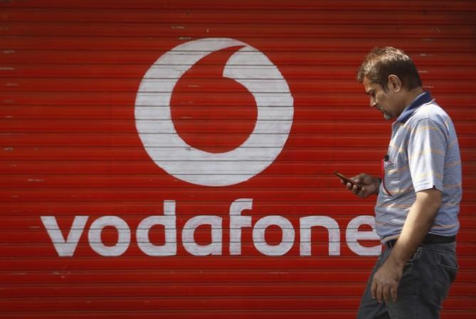 Rs 500 and Rs 1000 scrapped: You now have more time to pay your postpaid Vodafone and Airtel bills Rs 500 and Rs 1000 scrapped: You now seemingly have more time to pay your postpaid Vodafone and Airtel bills