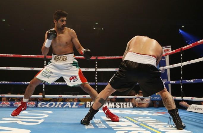 Vijender Singh will try to use his long reach to good effect against Francis Cheka. Vijender Singh
