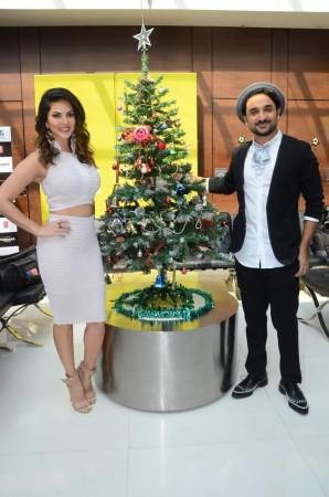 Sunny Leone and Vir Das during the promotion of "Mastizaade"