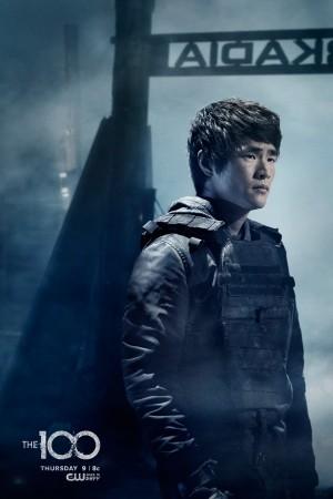 Monty meets his mother in season 3 episode 2 of "The 100"