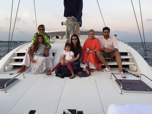 Abhishek Bachchan, Aishwarya Rai Bachchan, Aaradhya, Amitabh Bachchan, Shweta Bachchan Nanda, Jaya Bachchan