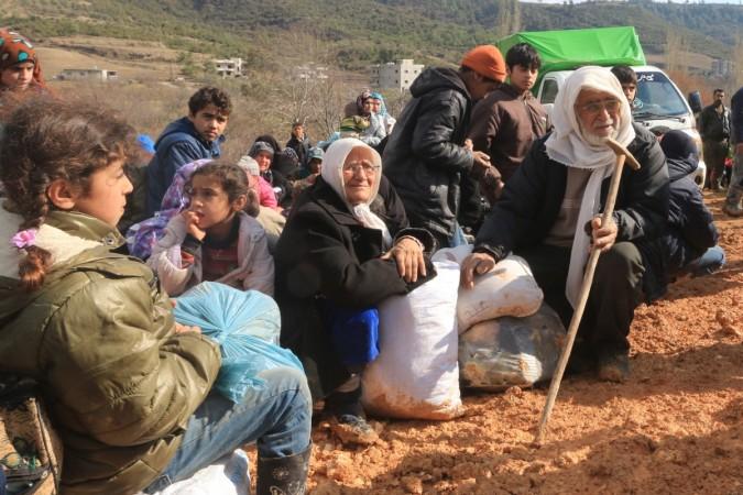 Syrians flee to Turkish borders