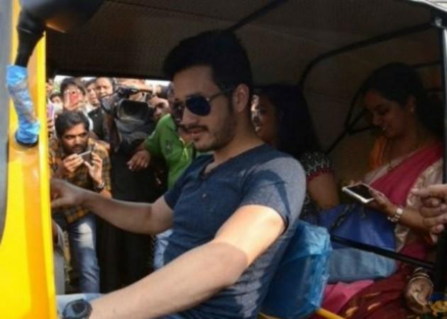 Akhil Akkineni driving auto rickshaw