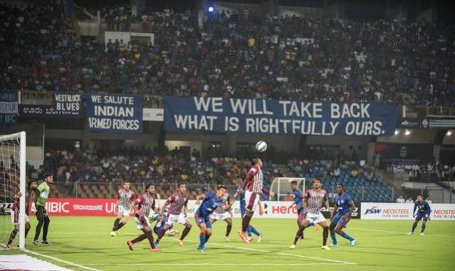 Mohun Bagan and Bengaluru FC in action at the Kanteerava Stadium during an I-League 2016 match i-league