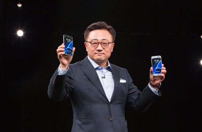 Samsung launches Galaxy S7 series with water-proof body