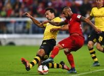Mats Hummels Borussia Dortmund Arturo Vidal Bayern Munich