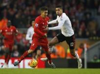 Roberto Firmino Chris Smalling Liverpool Manchester United
