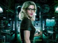 Felicity could still be the one in the grave in "Arrow" Season 4.