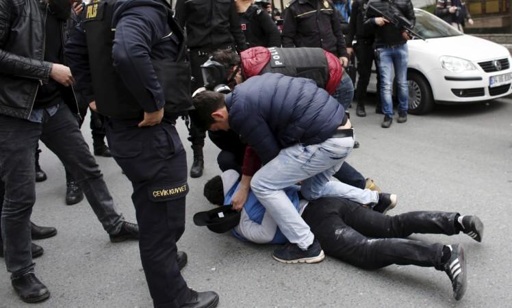 Pro-kurds demonstrators in Istanbul