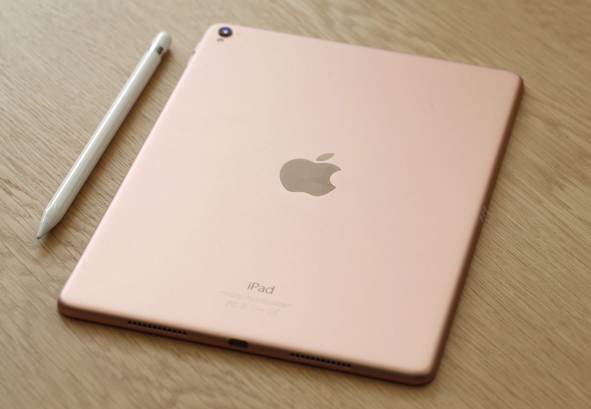 9.7inch Apple iPad Pro with retina display now available at 100 price