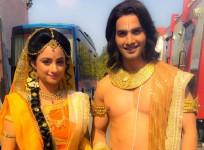 "Siya Ke Ram" actor Pratham Kunwar robbed. Pictured: Pratham Kunwar with "Siya Ke Ram" co-actor Madirakshi Mundle