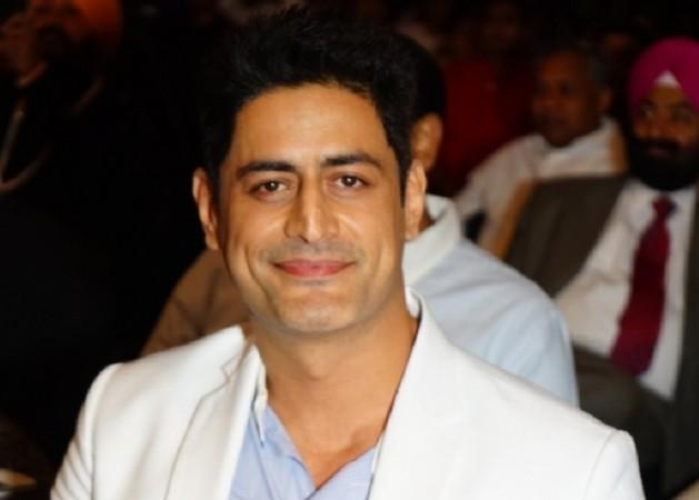 Mohit Raina compliments rumoured girlfriend Mouni Roy on her debut as host on "So You Think You Can Dance." Pictured: Mohit Raina at an event.
