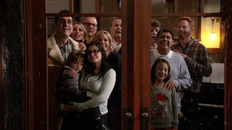 Sofia Vergara posts awesome behind-the-scenes pics of Modern Family cast;  is this their last time together? [PHOTOS] - IBTimes India