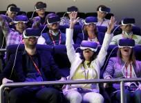 People test Samsung Gear VR glasses