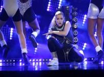 Iggy Azalea performs "Beg for It"