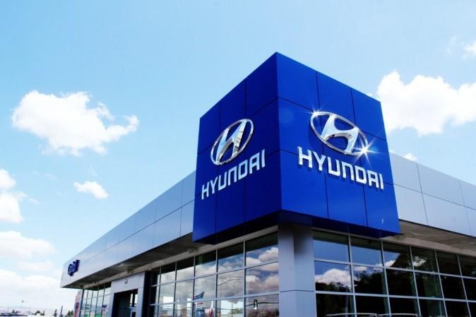 HMIL started operation in 1996 by manufacturing Santo hatchback. Pictured: Hyundai dealership Hyundai Logo