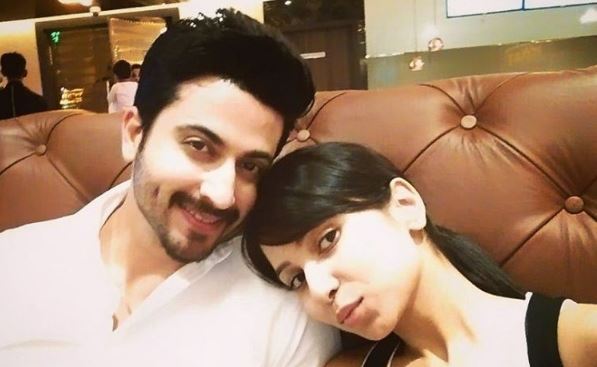 "Sasural Simar Ka" actor Dheeraj Dhoopar to tie the knot. Pictured: Dheeraj Dhoopar with his ladylove and TV actress Vinny Arora