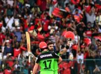 Virat Kohli AB De Villiers RCB green