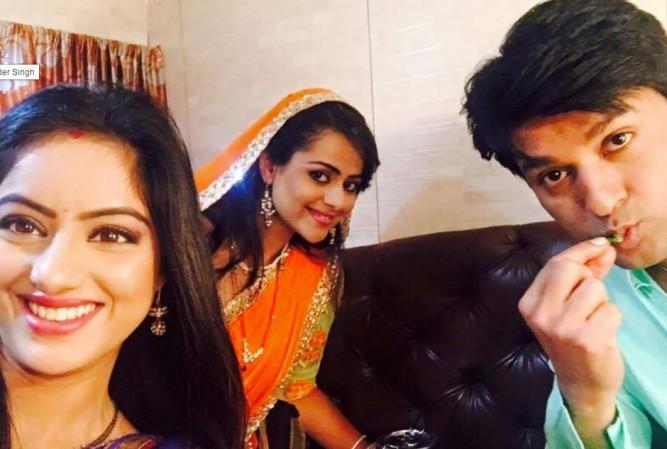 Deepika Singh (extreme left) and Anas Rashid of Diya Aur Baati Hum "Diya Aur Baati Hum" to go off air? Pictured: "Diya Aur Baati Hum" actors Deepika Singh, Anas Rashid and Prachi Tehlan.