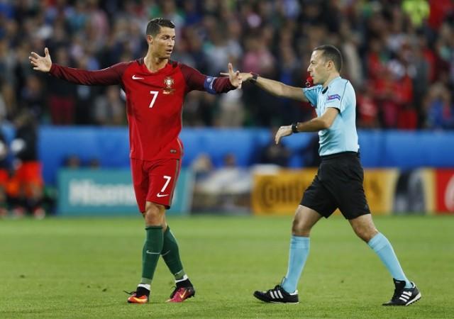 Cristiano Ronaldo Cuneyt Cakir Portugal