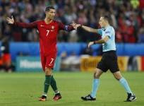Cristiano Ronaldo Cuneyt Cakir Portugal
