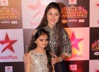 Ruhi to return to the Bhalla family on "Yeh Hai Mohabbatein"? Pictured: Ruhaanika Dhawan and Aditi Bhatia in Star Parivaar Awards 2016