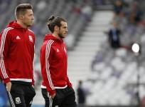 Wayne Hennessey Gareth Bale Wales