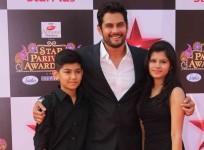 Amar Upadhyay throws tantrums? Pictured: Amar Upadhyay with his kids in Star Parivaar Awards 2016