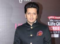 Riteish Deshmukh, Vivek Oberoi and the team of "Great Grand Masti" to promote film on "The Kapil Sharma Show." Pictured: Riteish Deshmukh