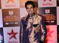 Karan Mehra to return on "Yeh Rishta Kya Kehlata Hai." Pictured: "Yeh Rishta Kya Kehlata Hai" actor Karan Mehra aka Naitik at Star Parivaar Awards 2016.