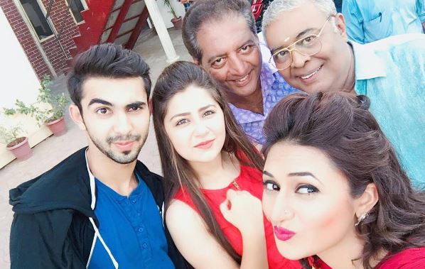Aditi Bhatia praised by Jeetendra. Pictured: "Yeh Hai Mohabbatein" co-stars Divyanka Tripathi, Aditi Bhatia, Abhishek Verma and others.