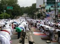 Muslims offer prayer on Eid ul-Fitr