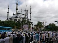 Muslims offer prayer on Eid ul-Fitr