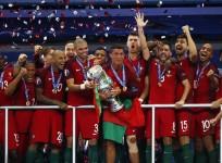 Ronaldo Portugal Euro 2016 trophy