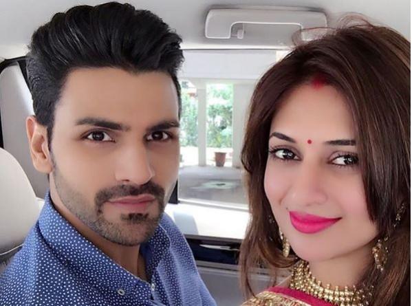 Divyanka Tripathi with her husband Vivek Dahiya Divyanka Tripathi, Vivek Dahiya, Yeh Hai Mohabbatein