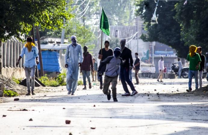 hizbul mujahideen burhan wani killing kashmir peace violence clashes protests pelting stone pakistan pm sharif modi govt singh mufti