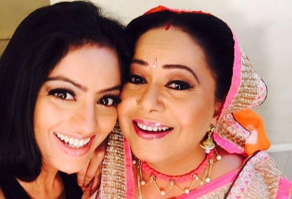 Sharman Joshi not to be a part of "Diya Aur Baati Hum." Pictured: "Diya Aur Baati Hum" co-actors Deepika Singh (on left) and Neelu Waghela.