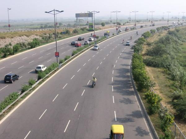 delhi-noida road